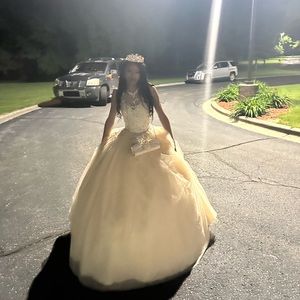 Meet your Posher, Zaire